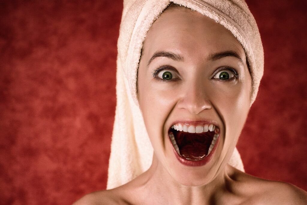Frau Zahnarzt aufgeregt Verfaulte Zähne Angst vorm Zahnarzt überwinden