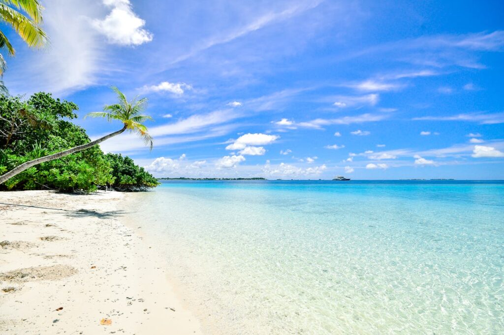 Strand Meer Malediven traumhaft Kreuzfahrt oder Strandurlaub Tipps zur Auswahl